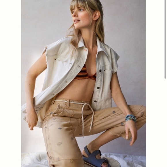 Anthropologie NWT Pilcro Embroidered Denim Vest Size M. - Picture 2 of 13